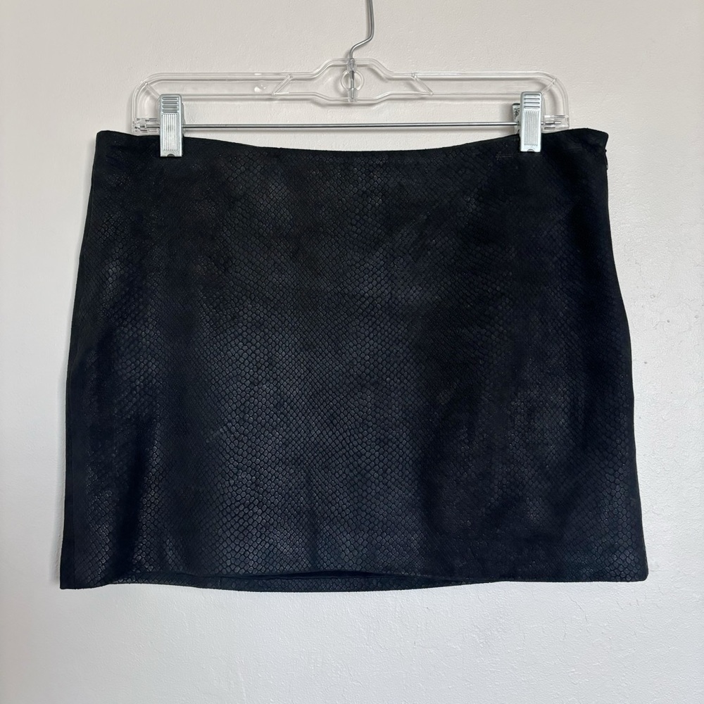 Haute Hippie Black Lamb Leather Snake Skin Pattern Mini Skirt Size Medium
